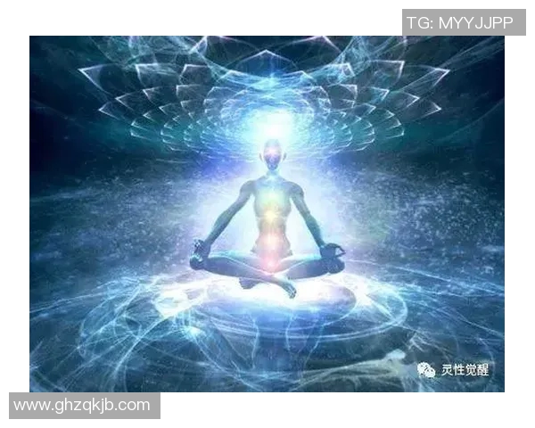 盘腿打坐的足球明星如何在赛场与心灵之间找到平衡与力量