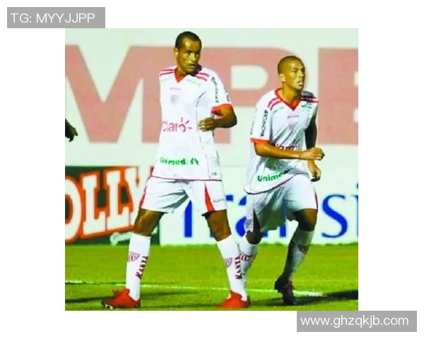 巴西足球传奇:14位最强明星球员的辉煌历程与成就分析 巴西足球传奇:14位最强明星球员的辉煌历程与成就分析